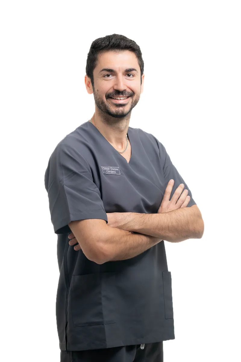 César Duque Estévez, cirujano oral en Soludental