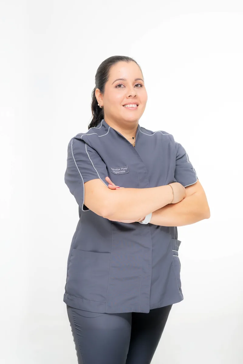 Yainelys Poey Hernández, higienista dental y auxiliar en Soludental